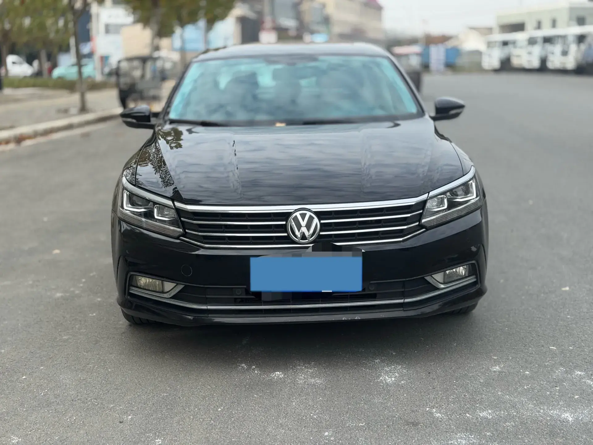 2017 VOLKSWAGEN PASSAT thumbnail 2