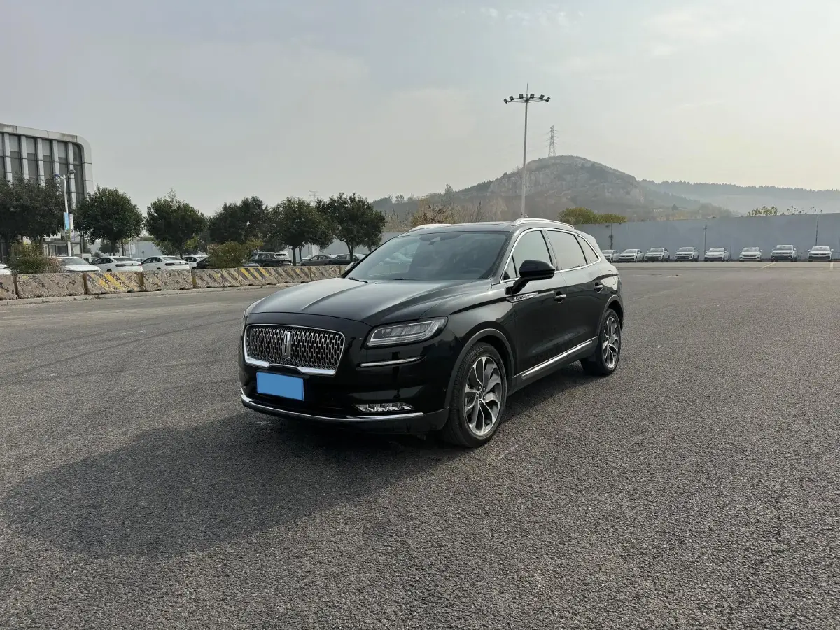 2021 Lincoln Nautilus 2.0T 245HP L4 8AT