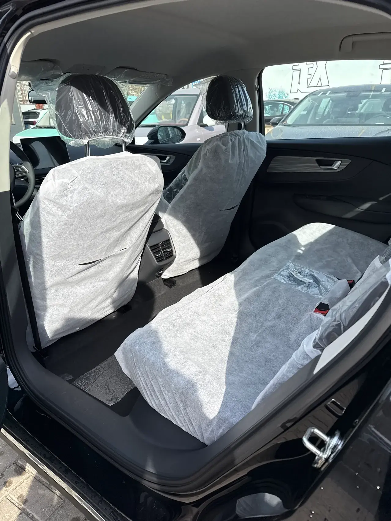 2025 HONGQI E-QM5 thumbnail 4