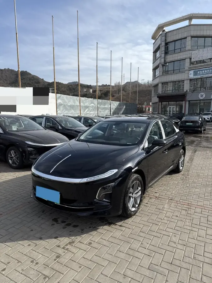 2025 HongQi E-QM5 BEV