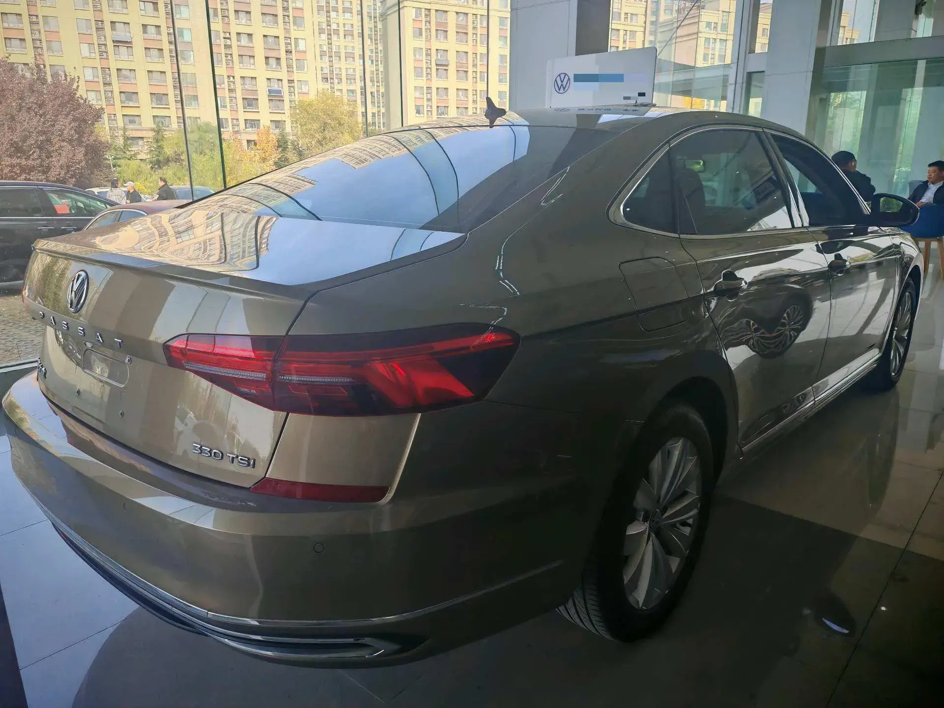 2019 VOLKSWAGEN PASSAT thumbnail 4
