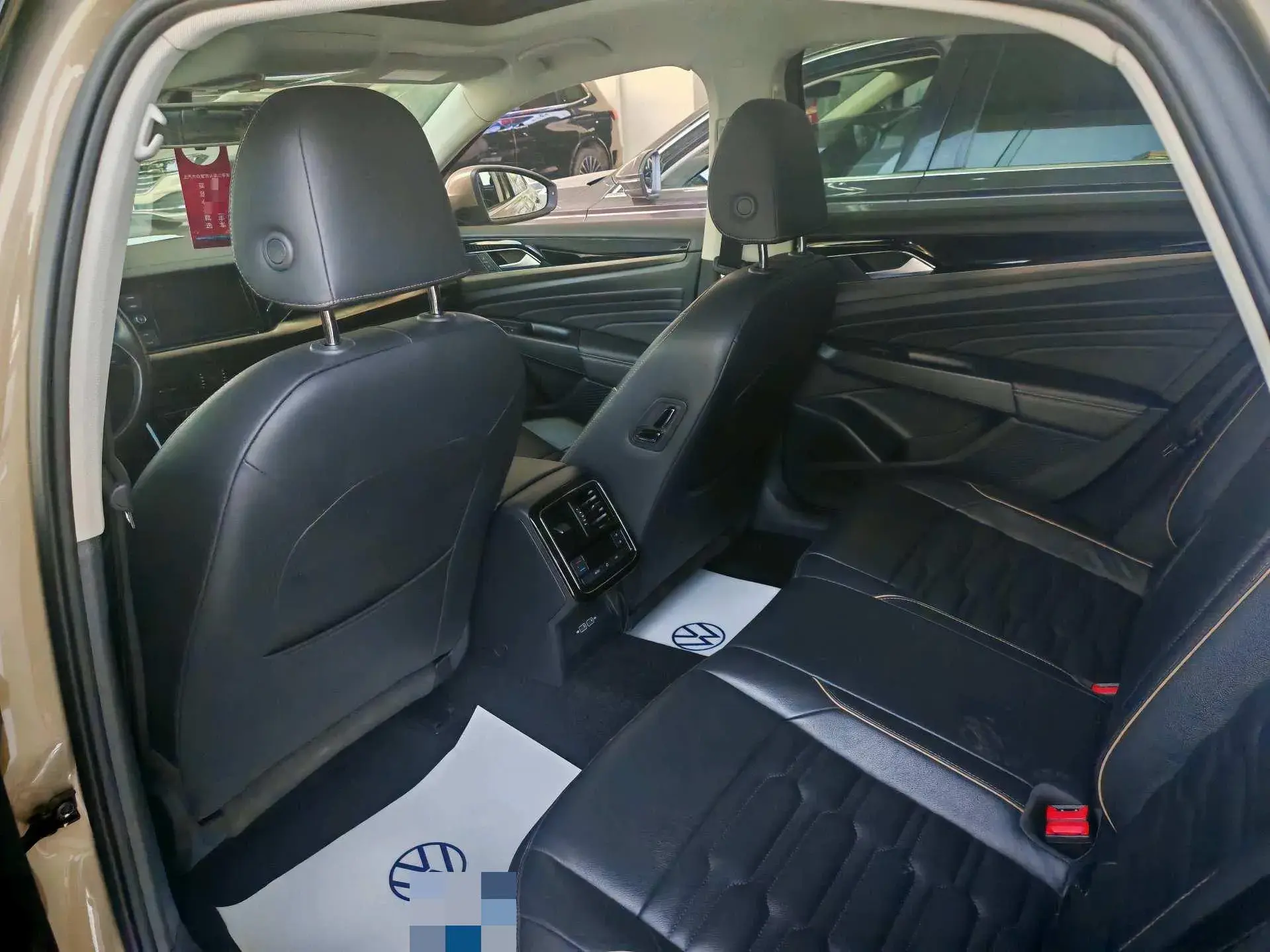 2019 VOLKSWAGEN PASSAT thumbnail 3