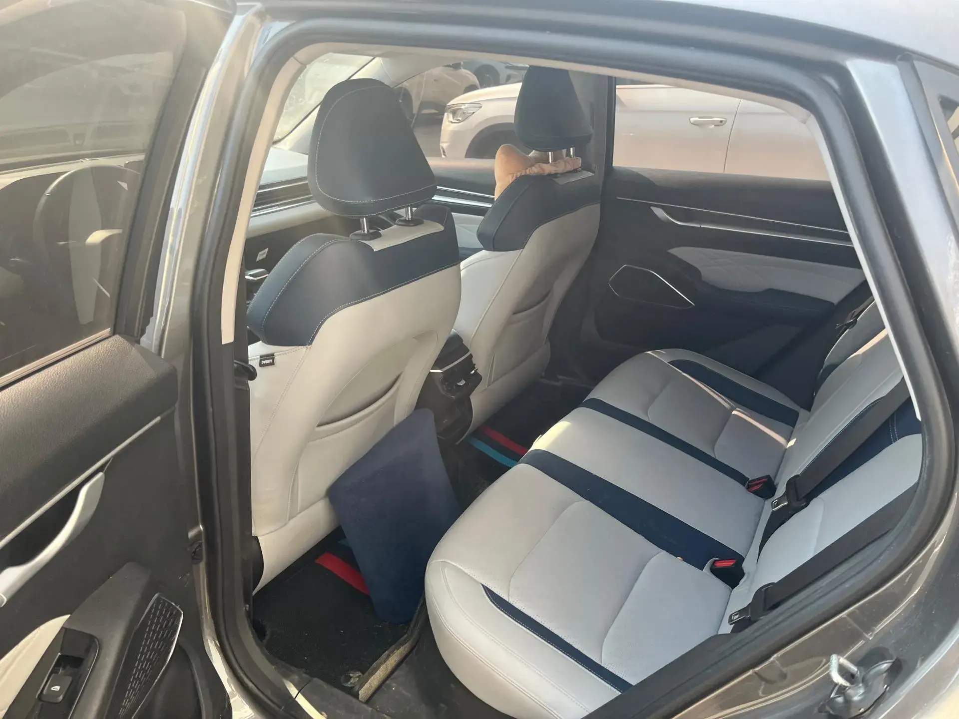 2022 GEELY EMGRAND thumbnail 3