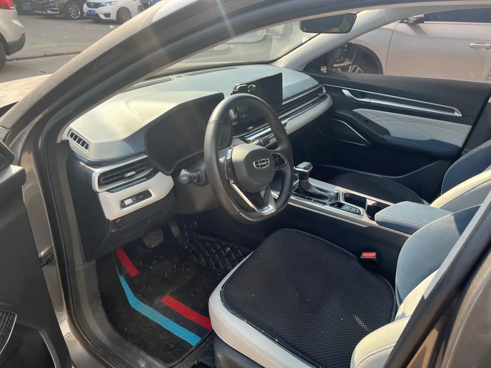 2022 GEELY EMGRAND thumbnail 2