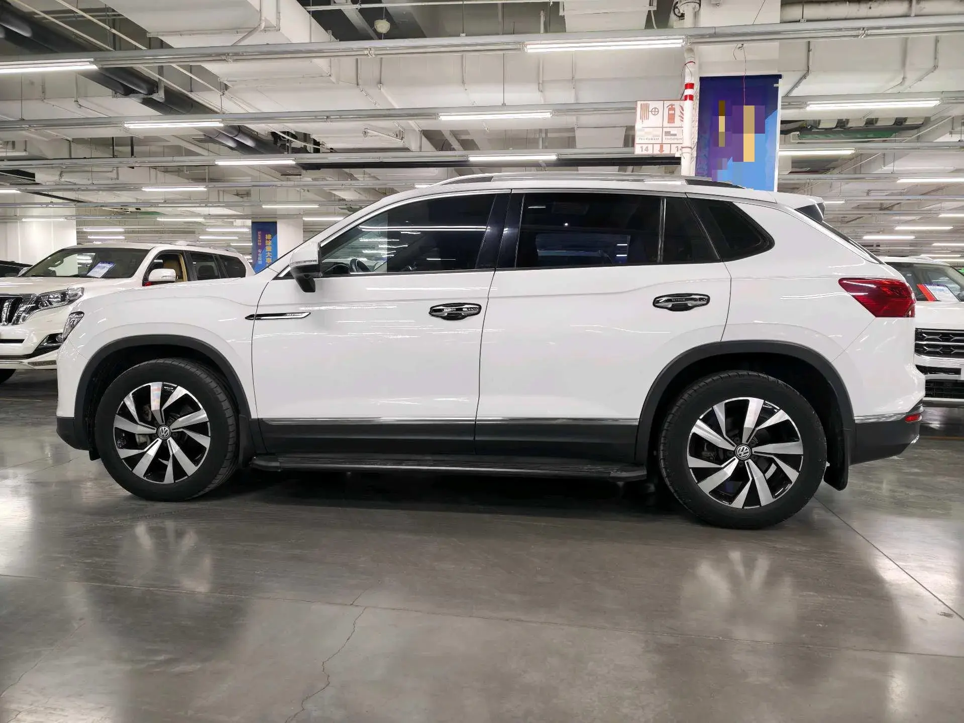 2022 VOLKSWAGEN TAYRON thumbnail 3