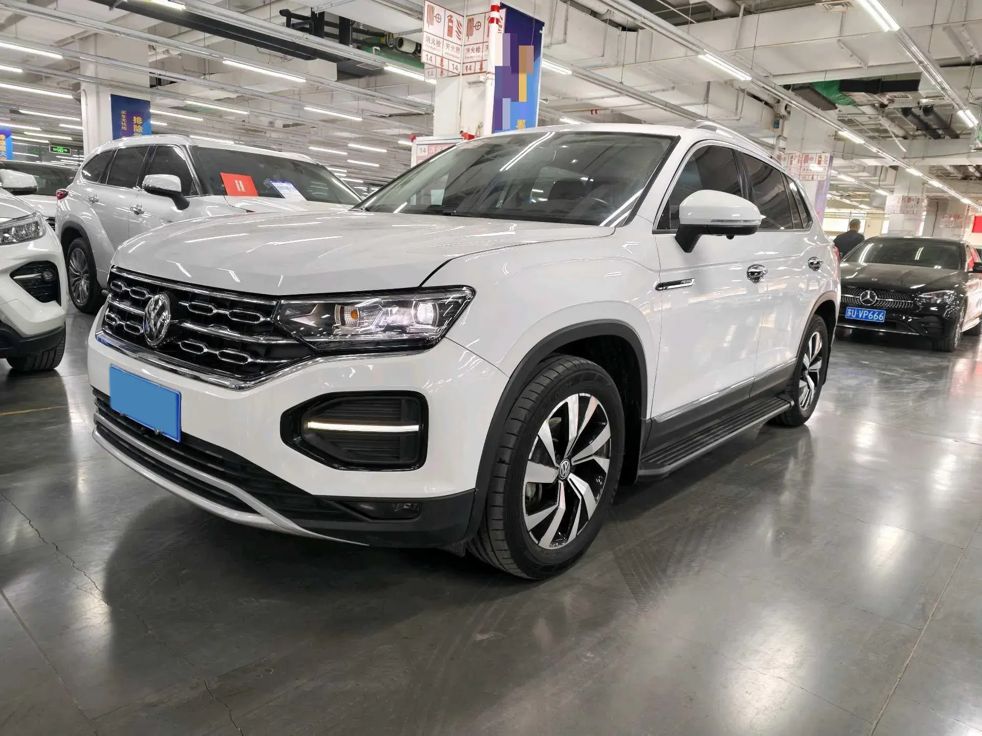 2022 VOLKSWAGEN TAYRON view 1