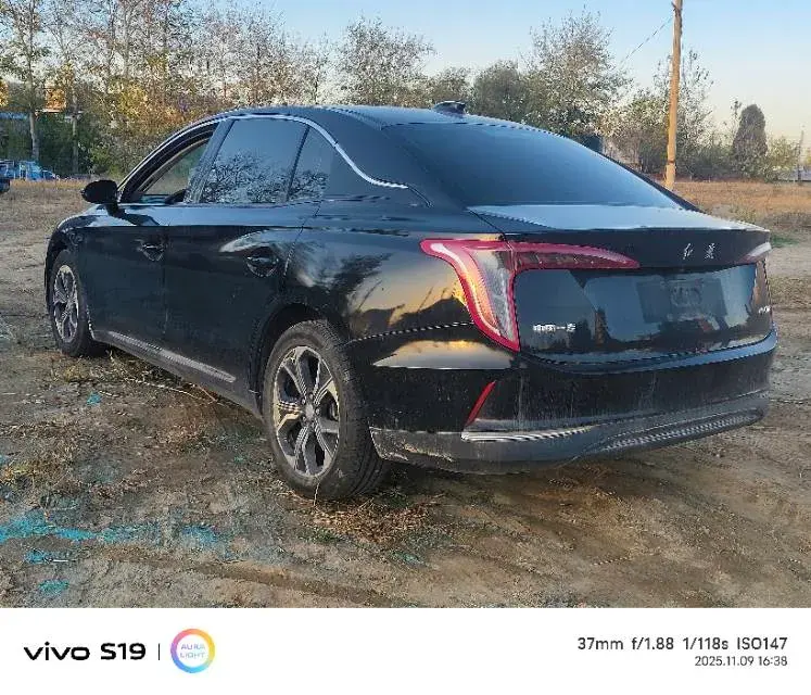 2022 HONGQI E-QM5 thumbnail 3