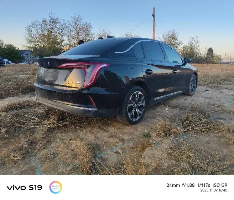 2022 HONGQI E-QM5 thumbnail 4