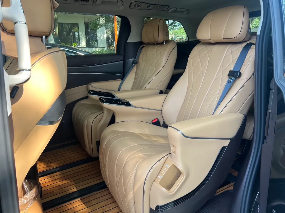 2024 Denza D9 1.5T 139HP L4 E-CVT PHEV 40KWH,autocango,china used car exporter,china ev exporter,chinese used car exporter,chinese used ev exporter