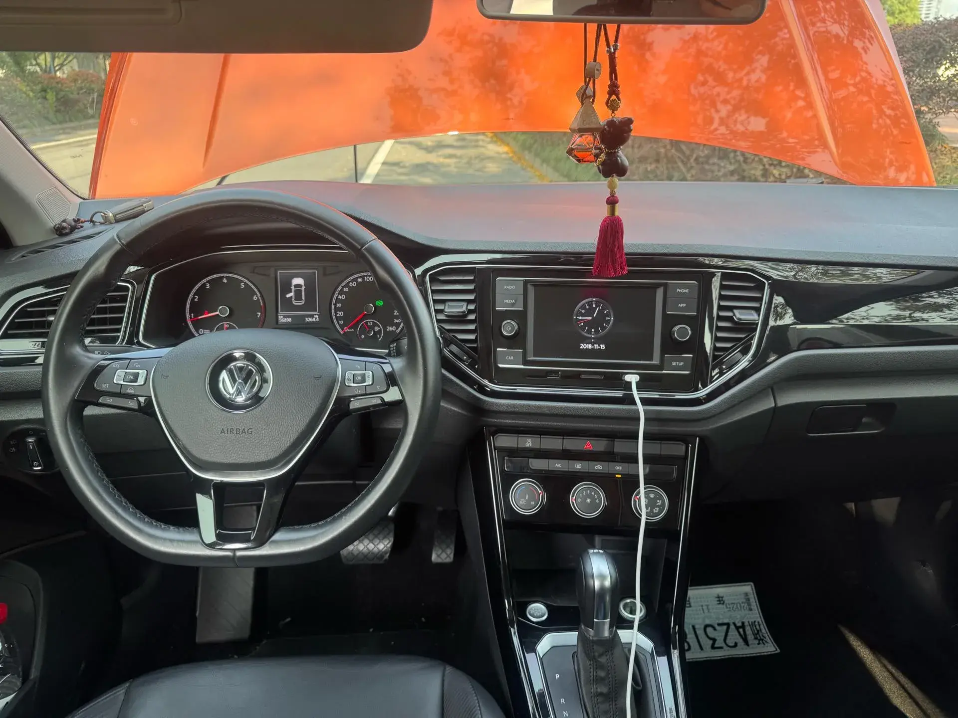 2018 VOLKSWAGEN T-ROC thumbnail 4