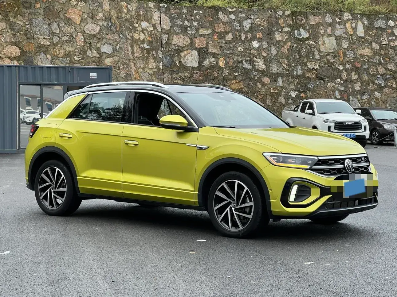 2023 VOLKSWAGEN T-ROC thumbnail 3