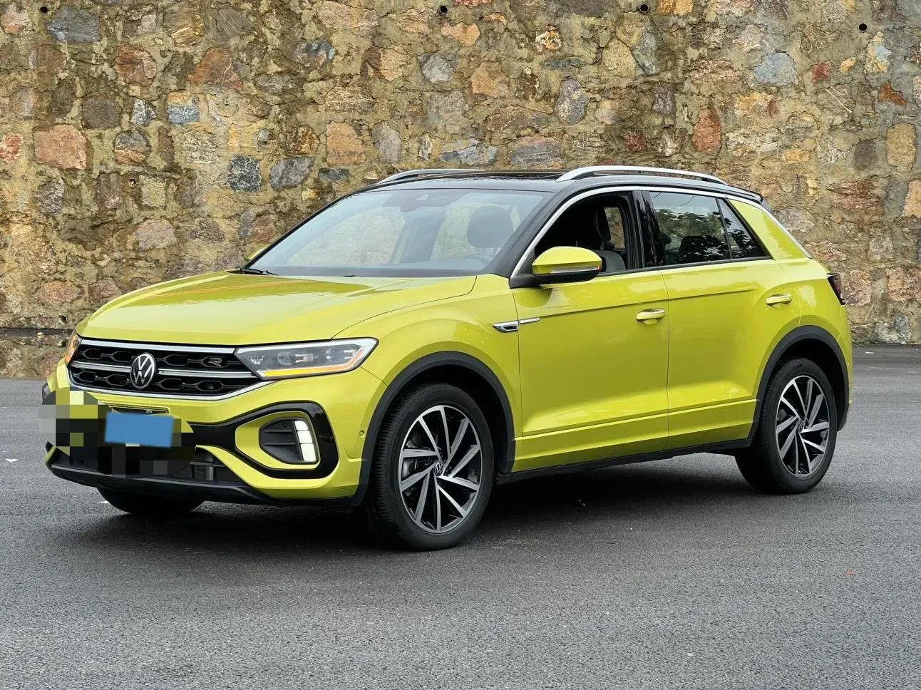 2023 VOLKSWAGEN T-ROC view 1