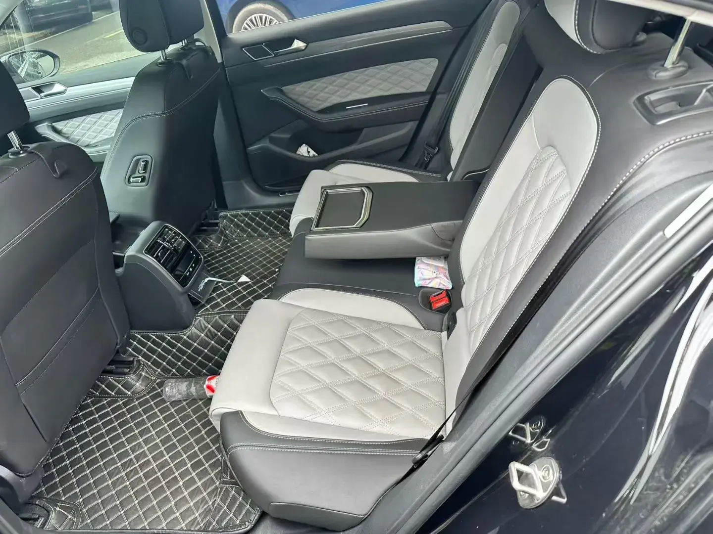 2023 VOLKSWAGEN MAGOTAN thumbnail 4