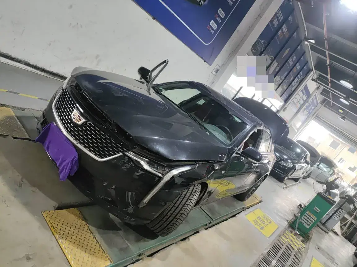 2023 CADILLAC CT4 view 1