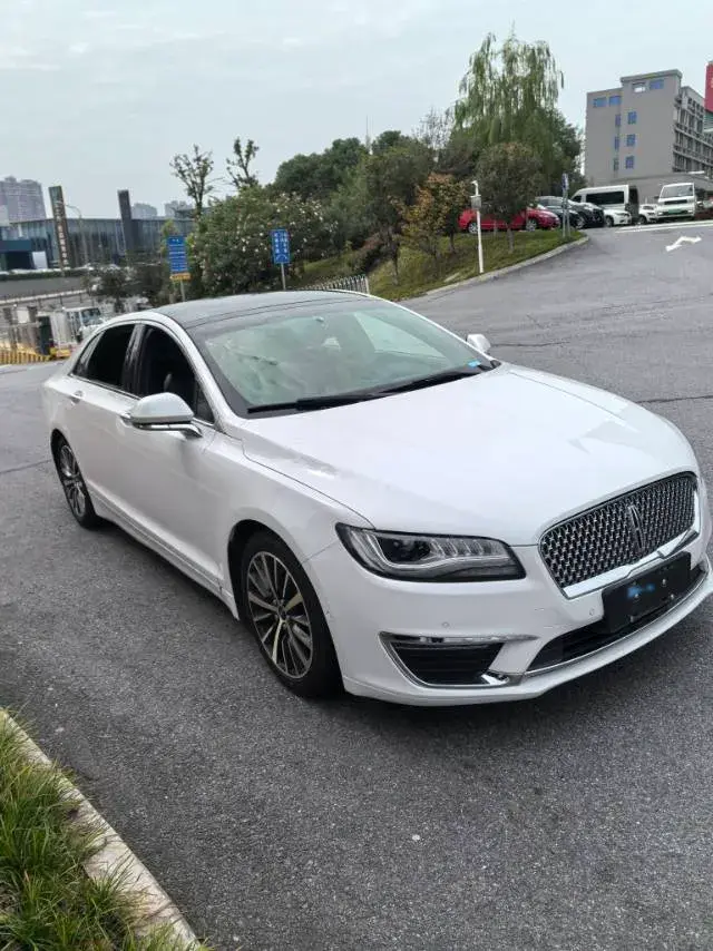 2019 LINCOLN MKZ thumbnail 3