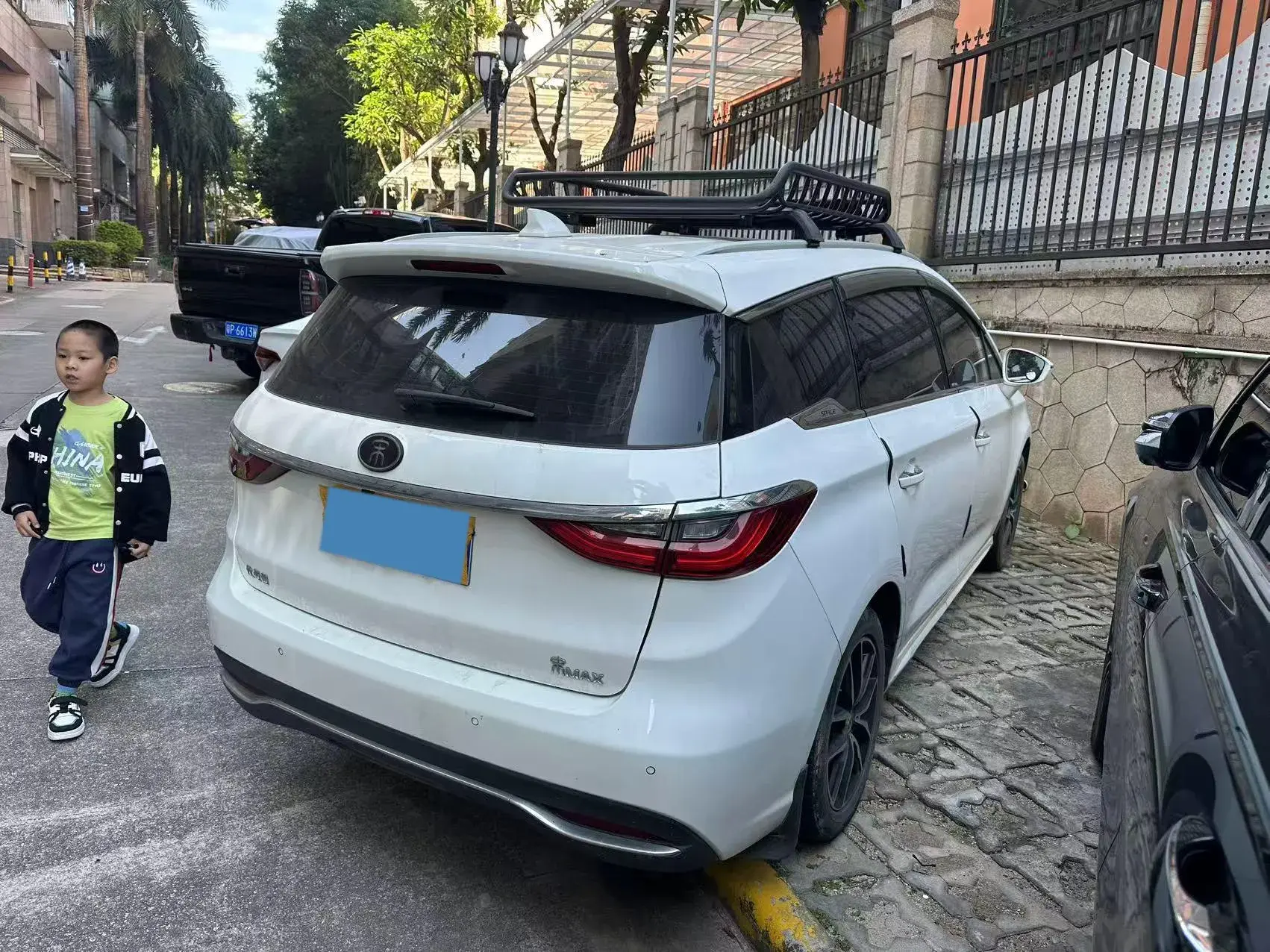 2017 BYD SONG thumbnail 2