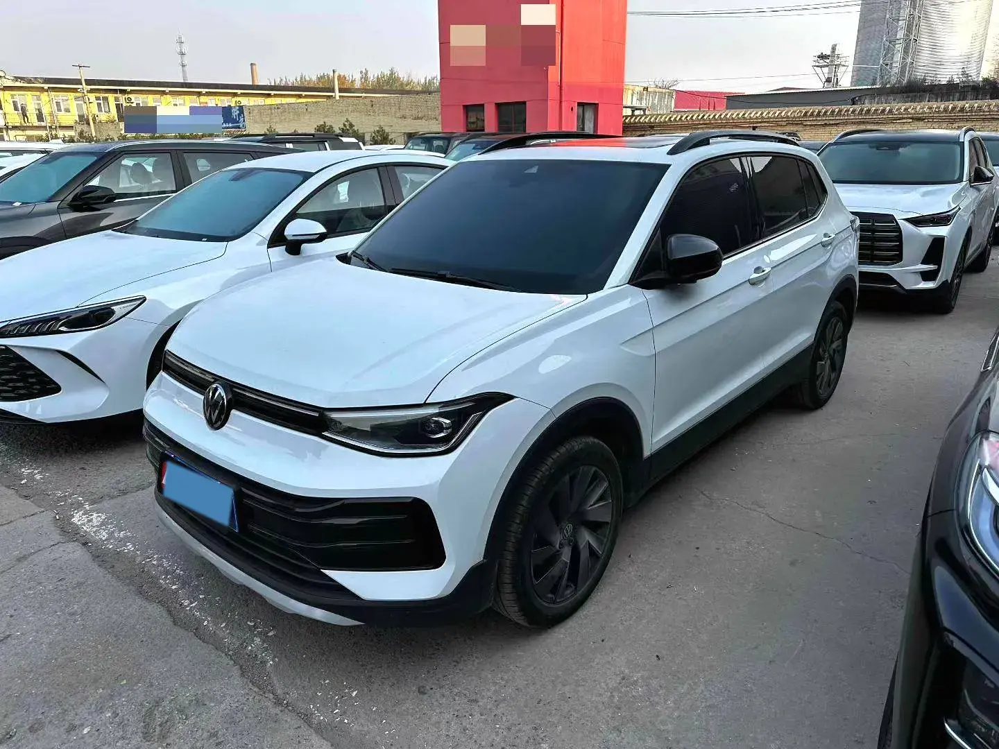 2025 VOLKSWAGEN THARU view 1