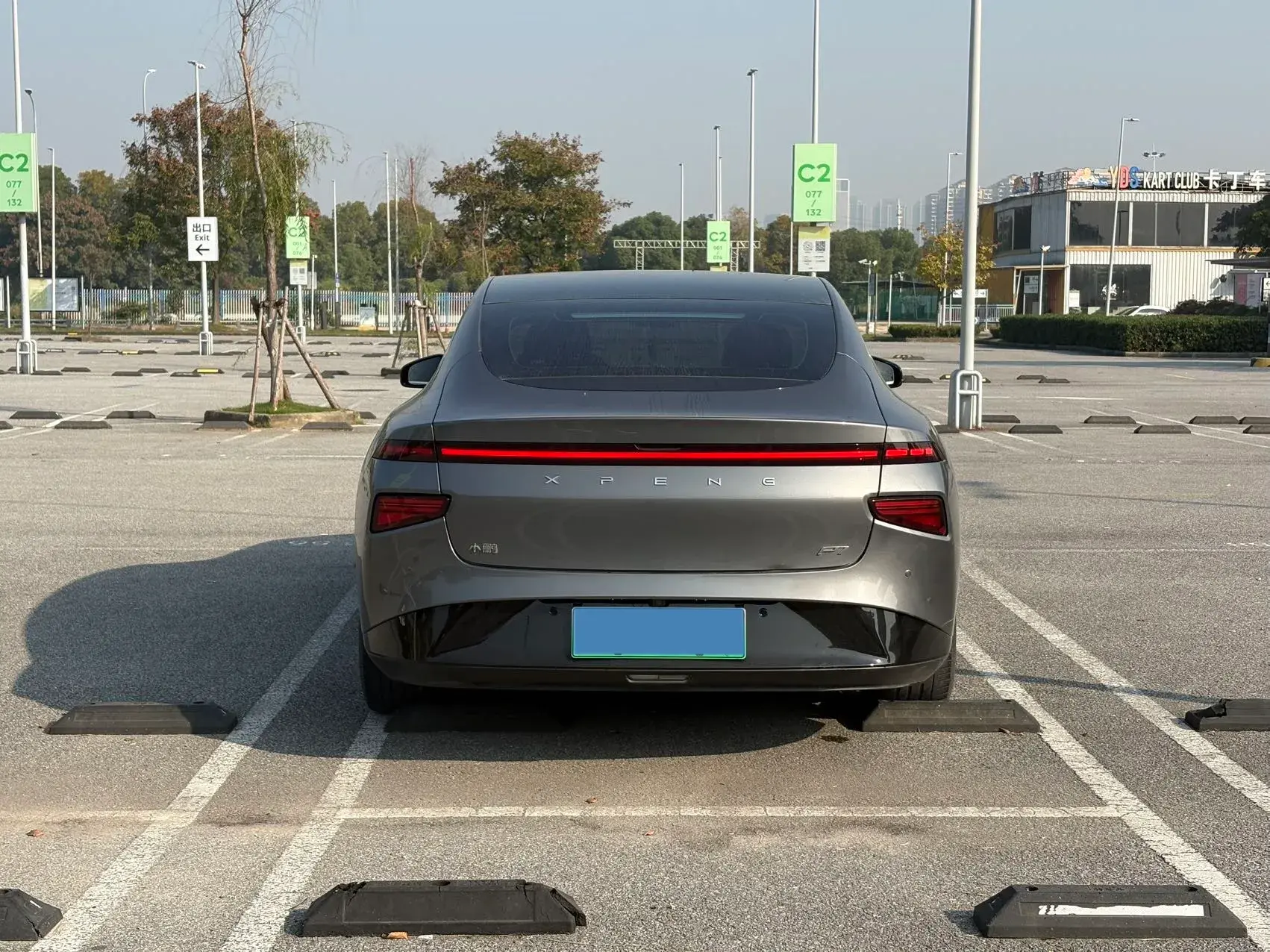 2022 XPENG P7 thumbnail 4