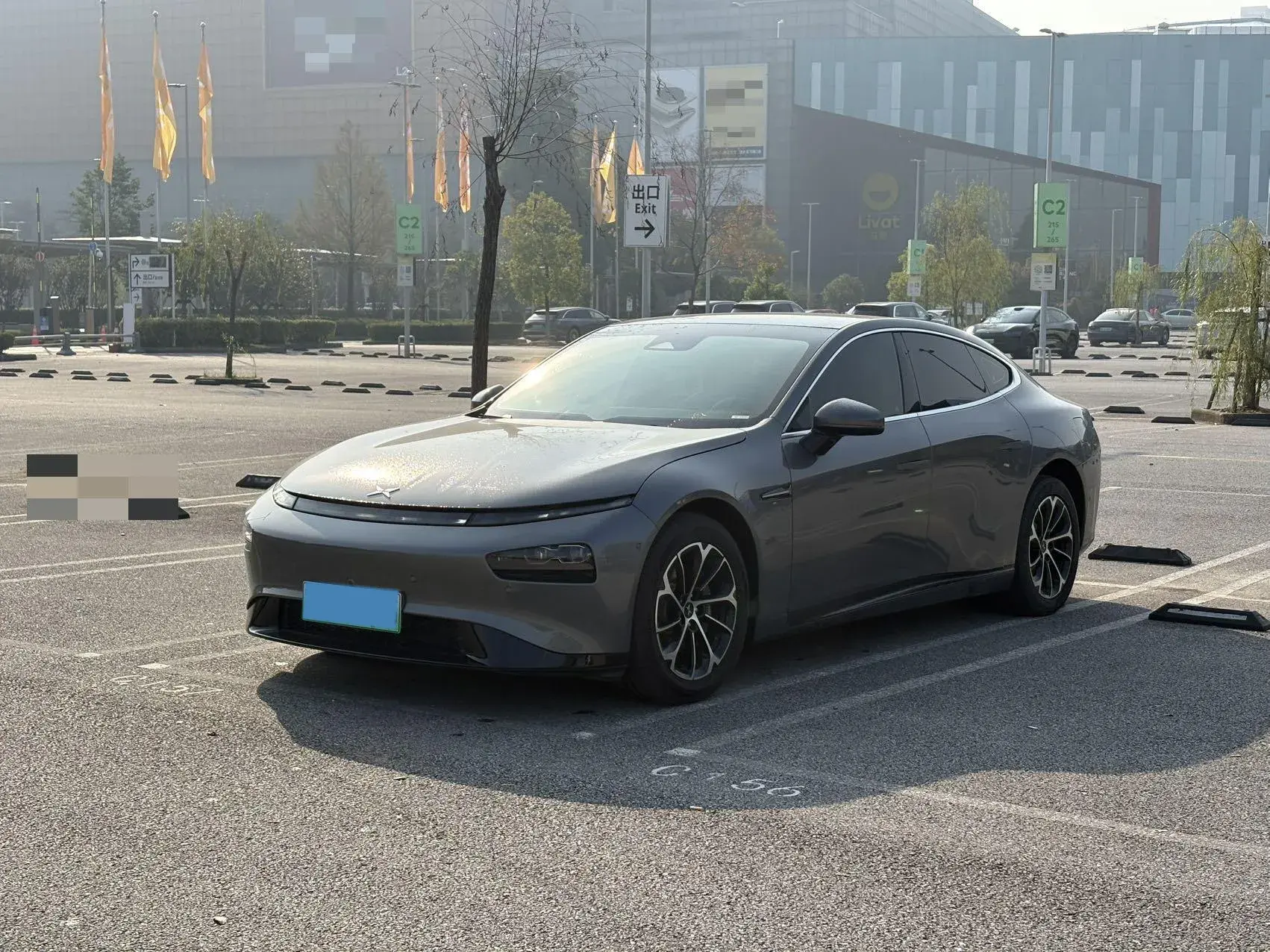 2022 XPENG P7 view 1