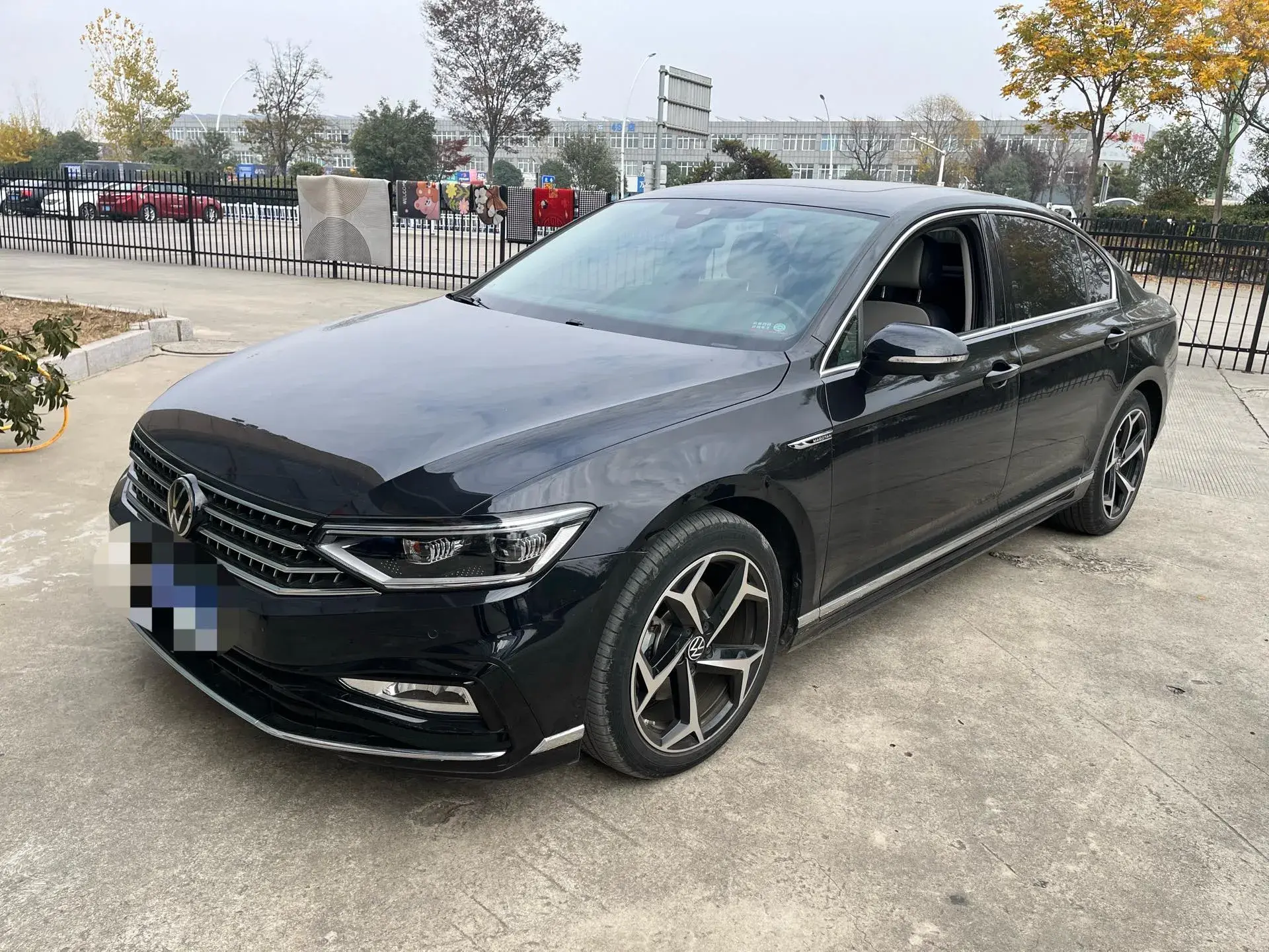 2023 VOLKSWAGEN MAGOTAN view 1