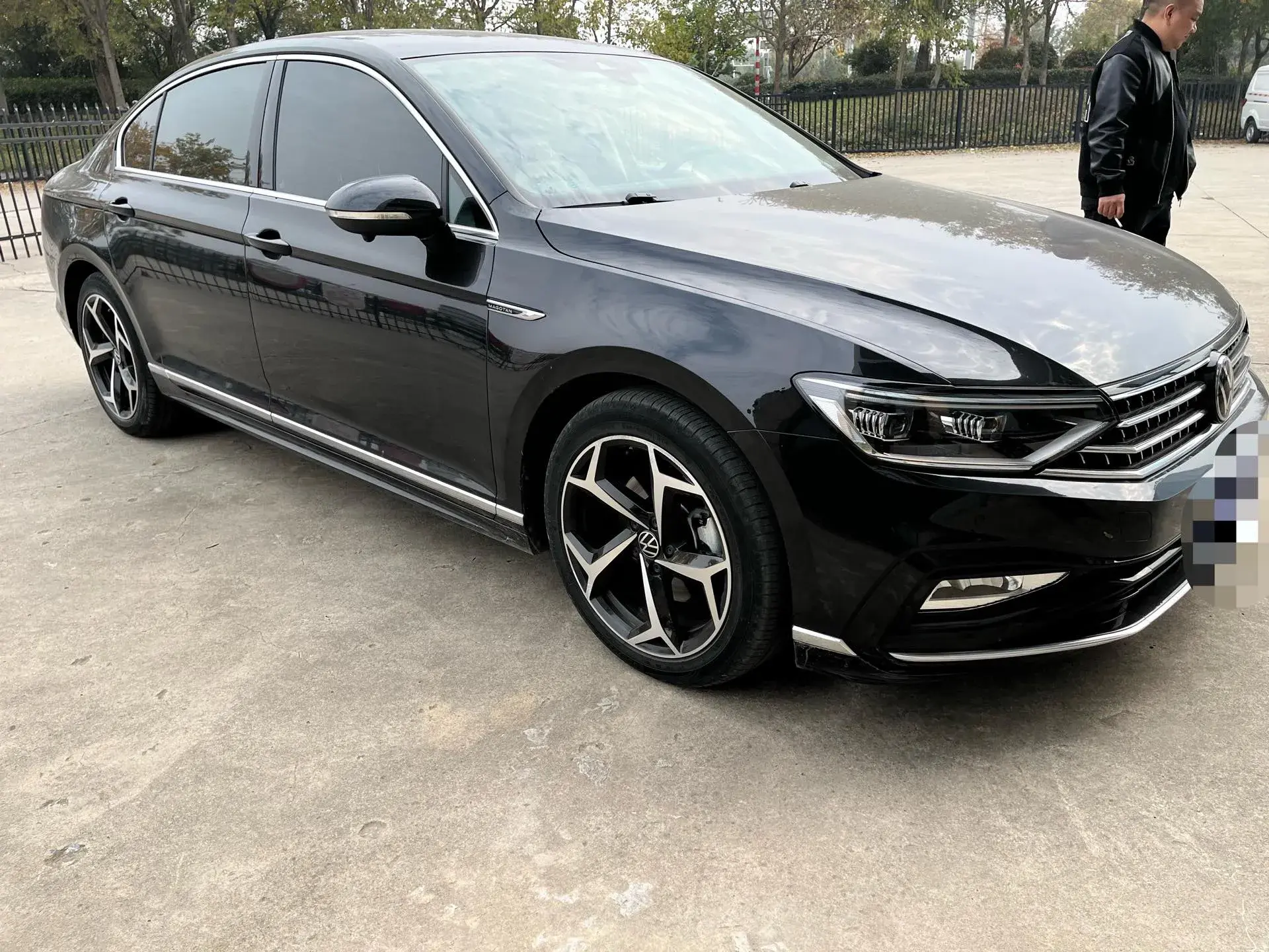 2023 VOLKSWAGEN MAGOTAN thumbnail 3