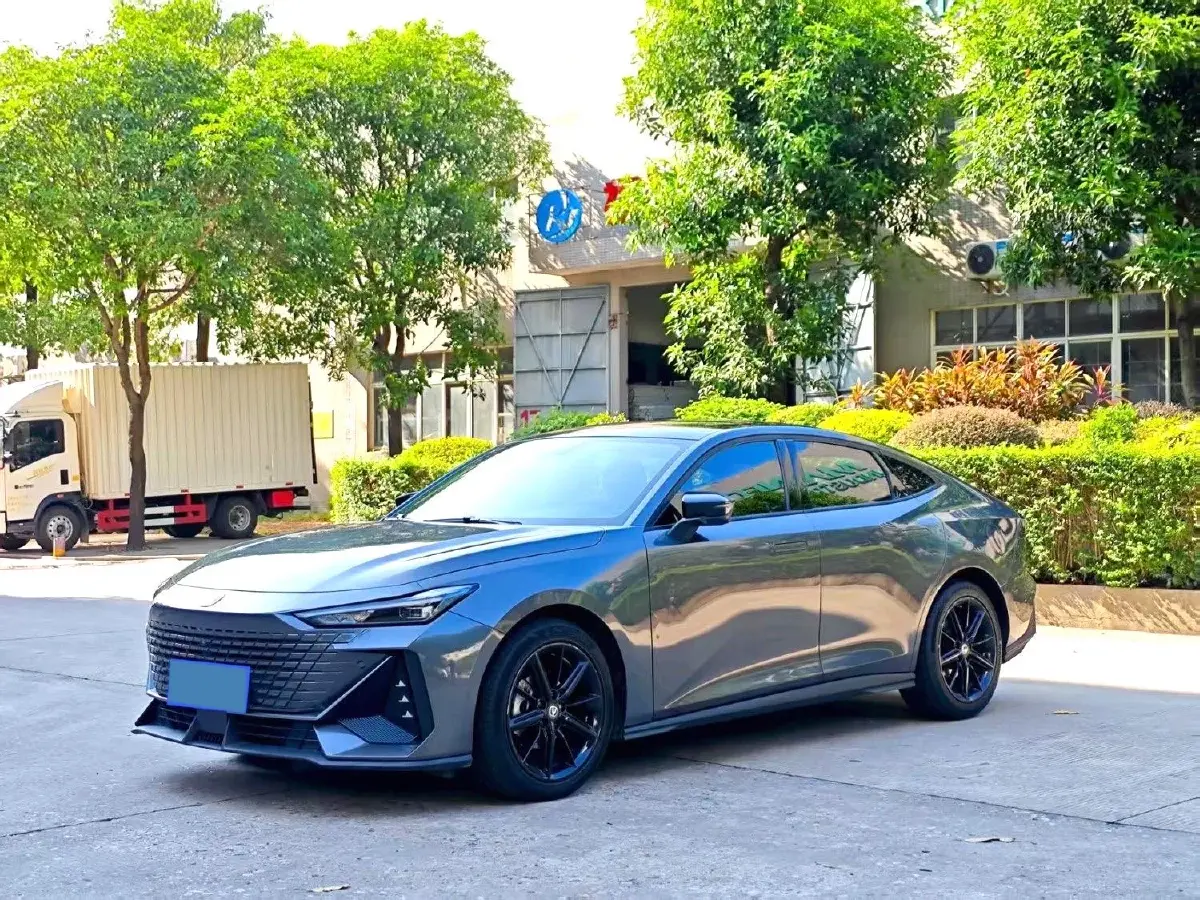 2022 ChangAn UNI-V 1.5T 188HP L4 7DCT