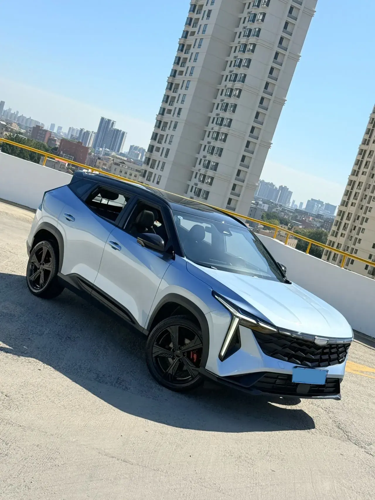 2024 GEELY AZKARRA thumbnail 3