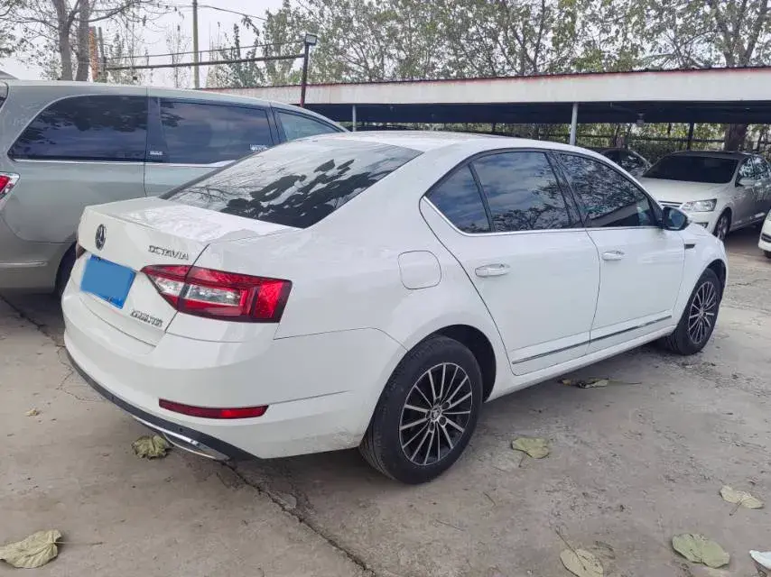 2018 SKODA OCTAVIA thumbnail 4