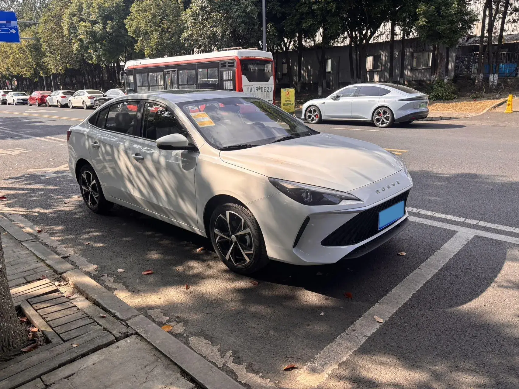 2023 ROEWE I5 thumbnail 3