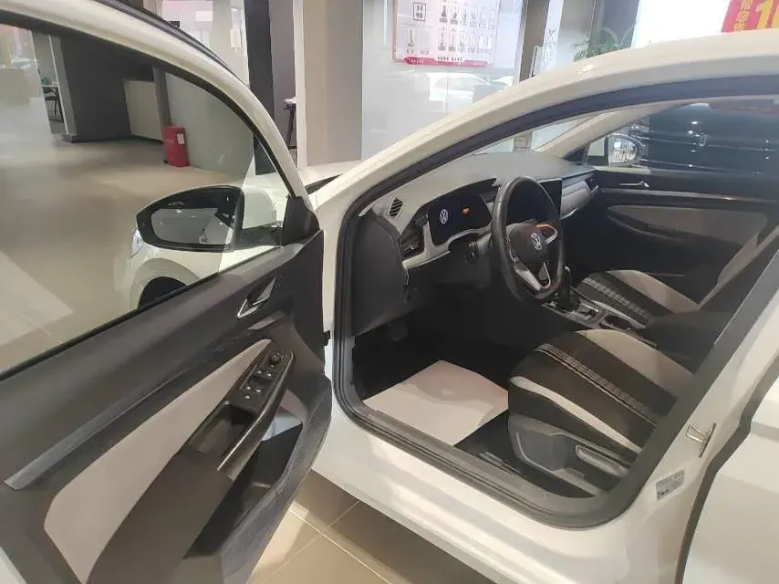 2023 VOLKSWAGEN BORA thumbnail 2