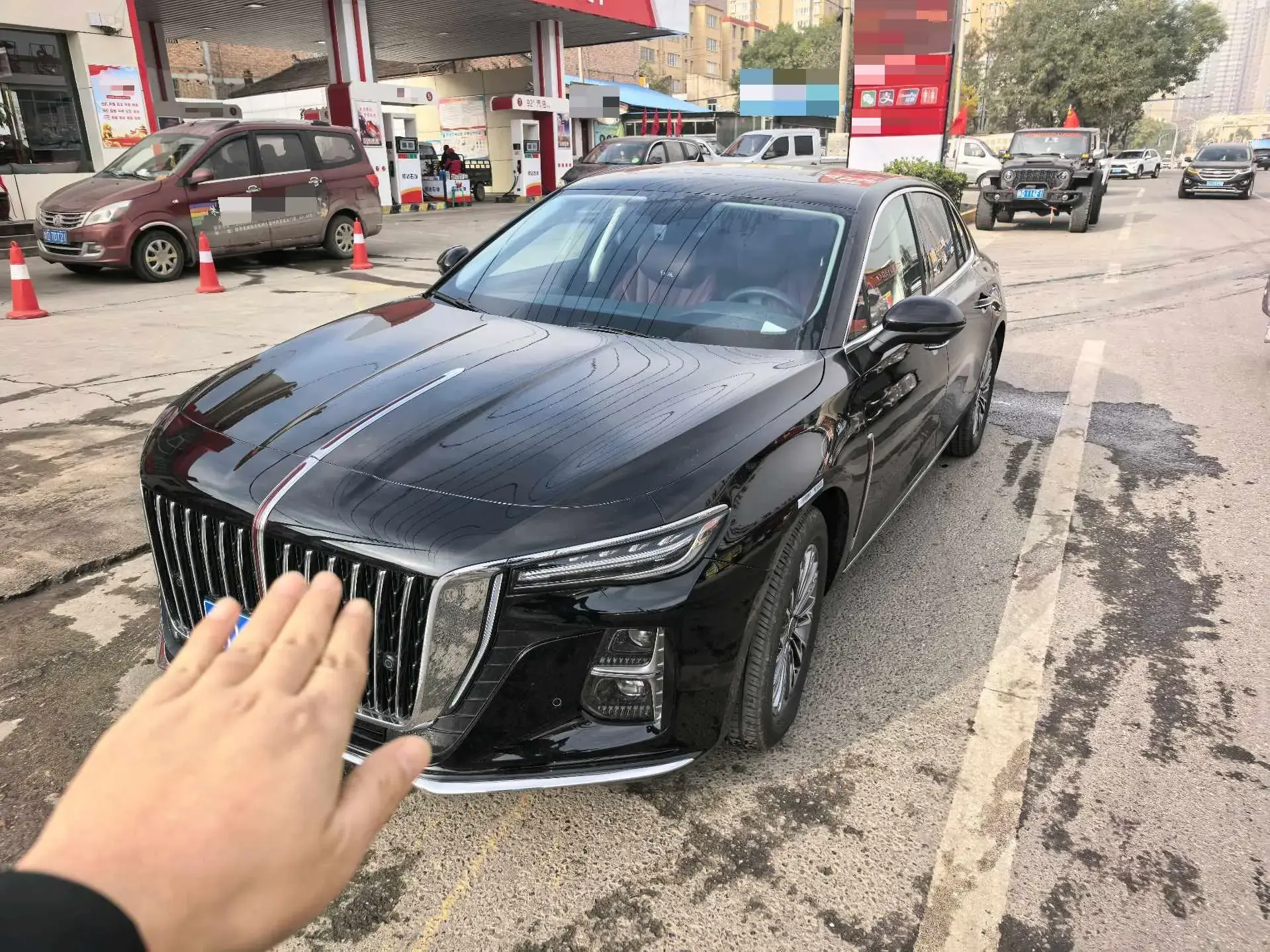 2025 HONGQI H5 view 1