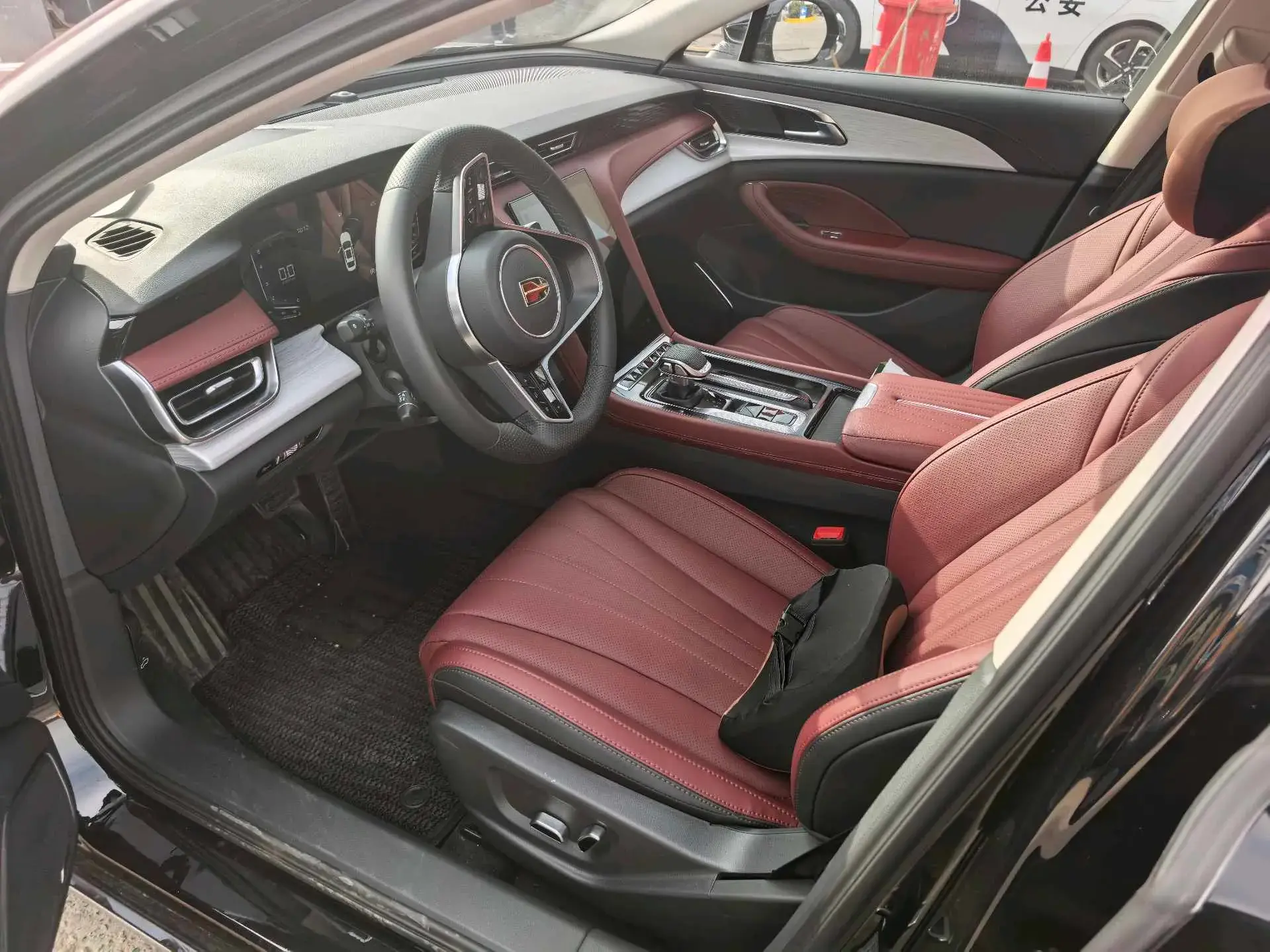 2025 HONGQI H5 thumbnail 2