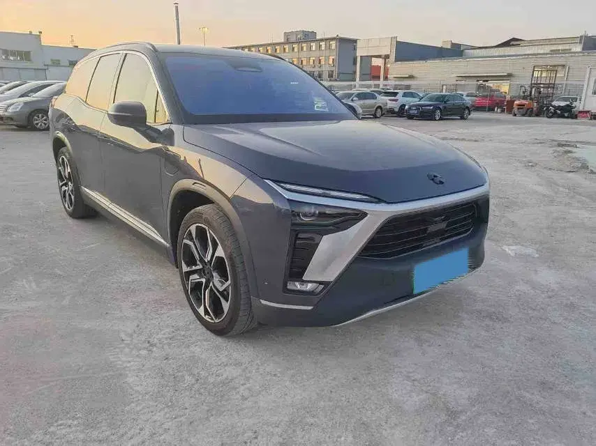 2020 NIO ES8 thumbnail 3