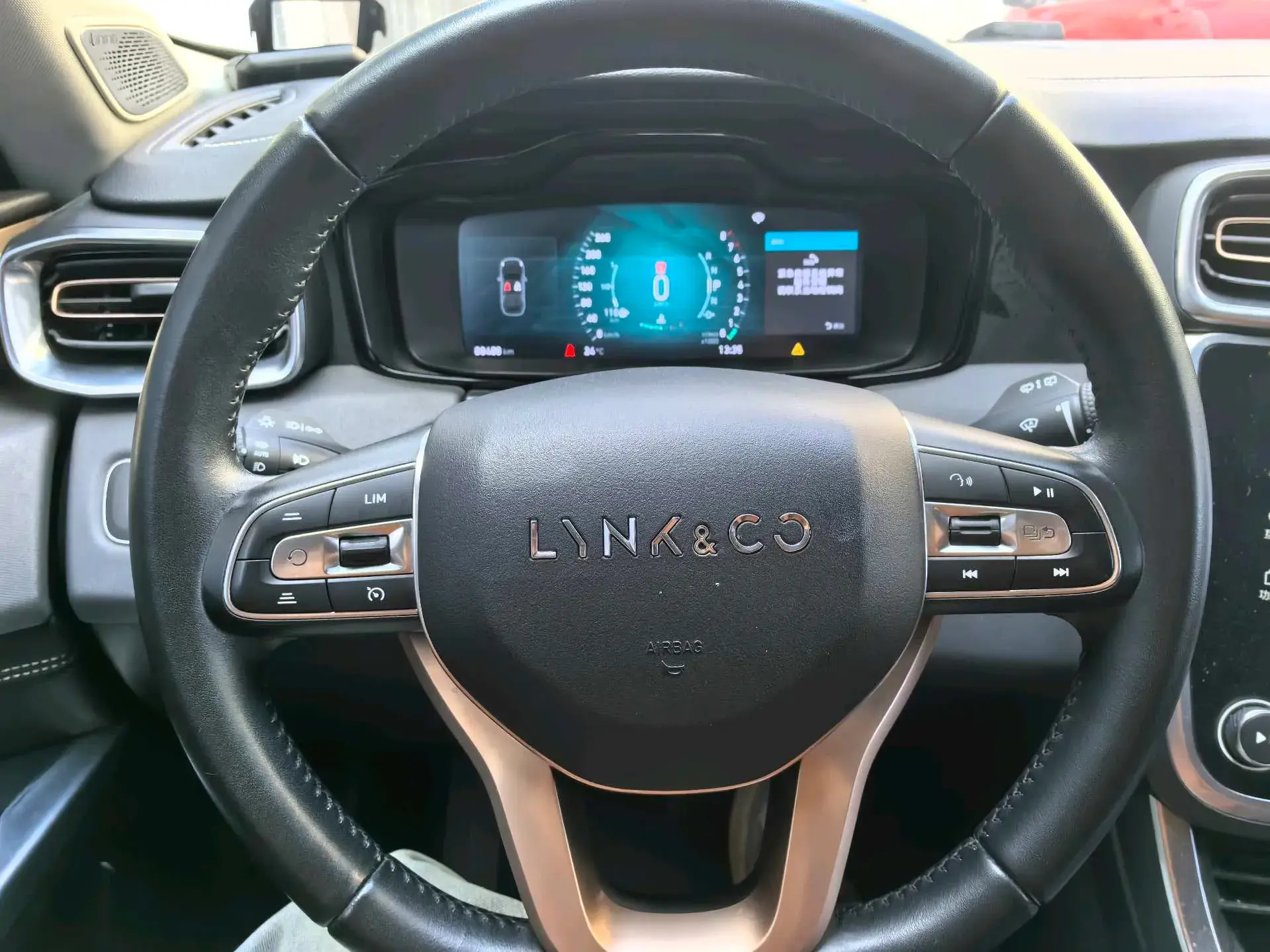 2018 LYNK&CO 01 thumbnail 3