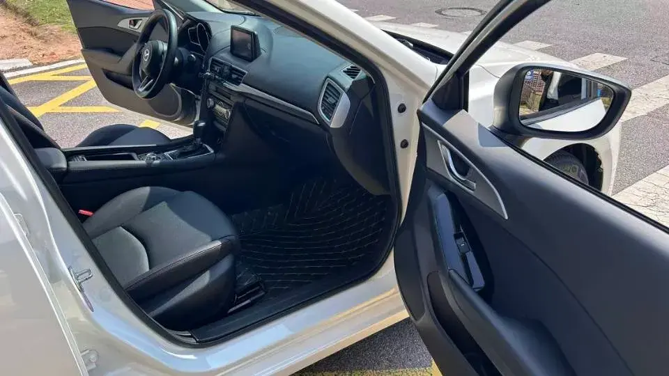 2019 MAZDA 3 thumbnail 4