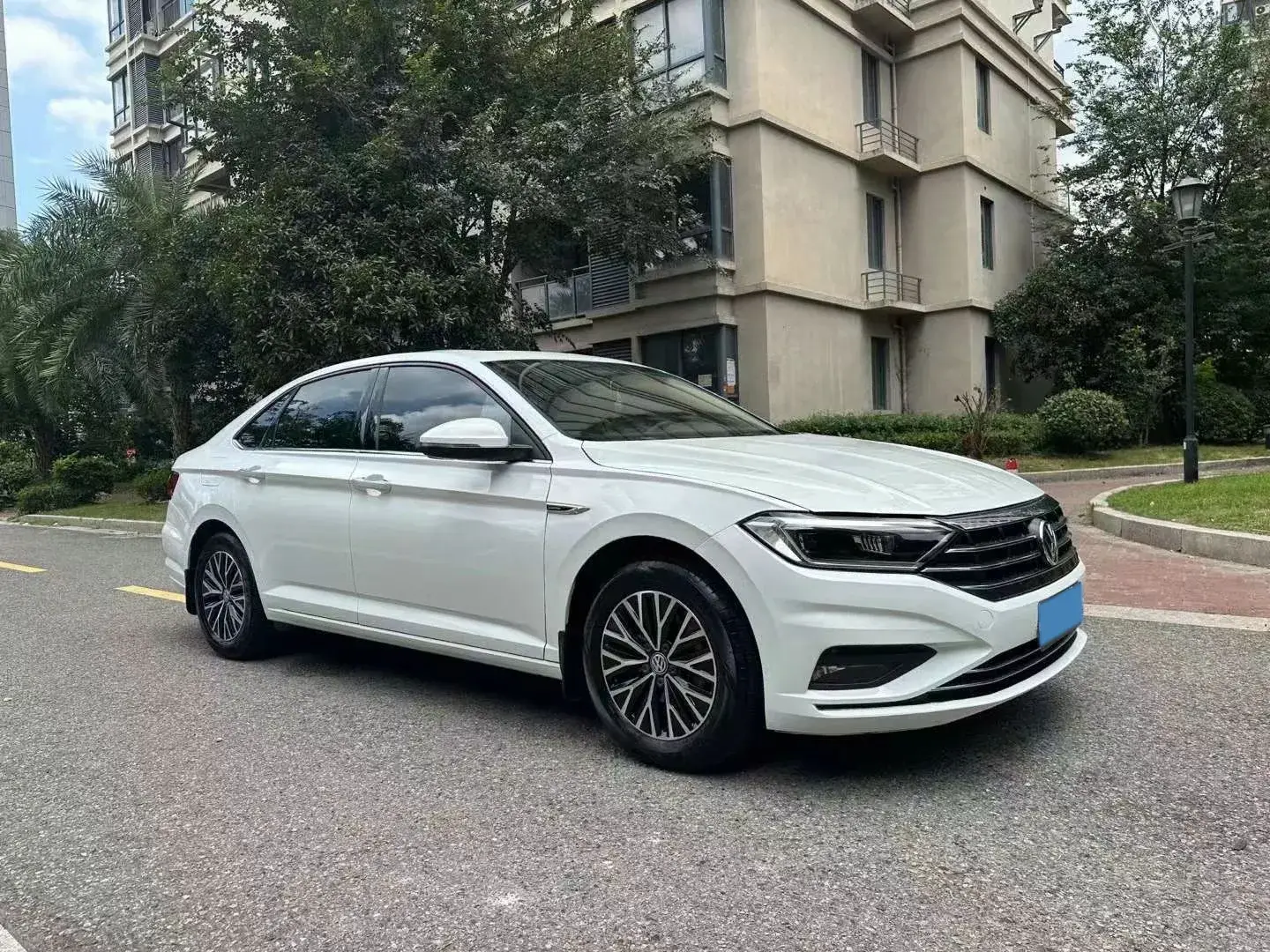 2021 VOLKSWAGEN SAGITAR thumbnail 3