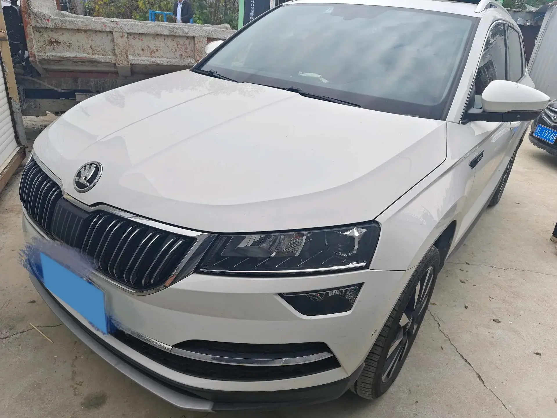 2019 SKODA KAROQ view 1