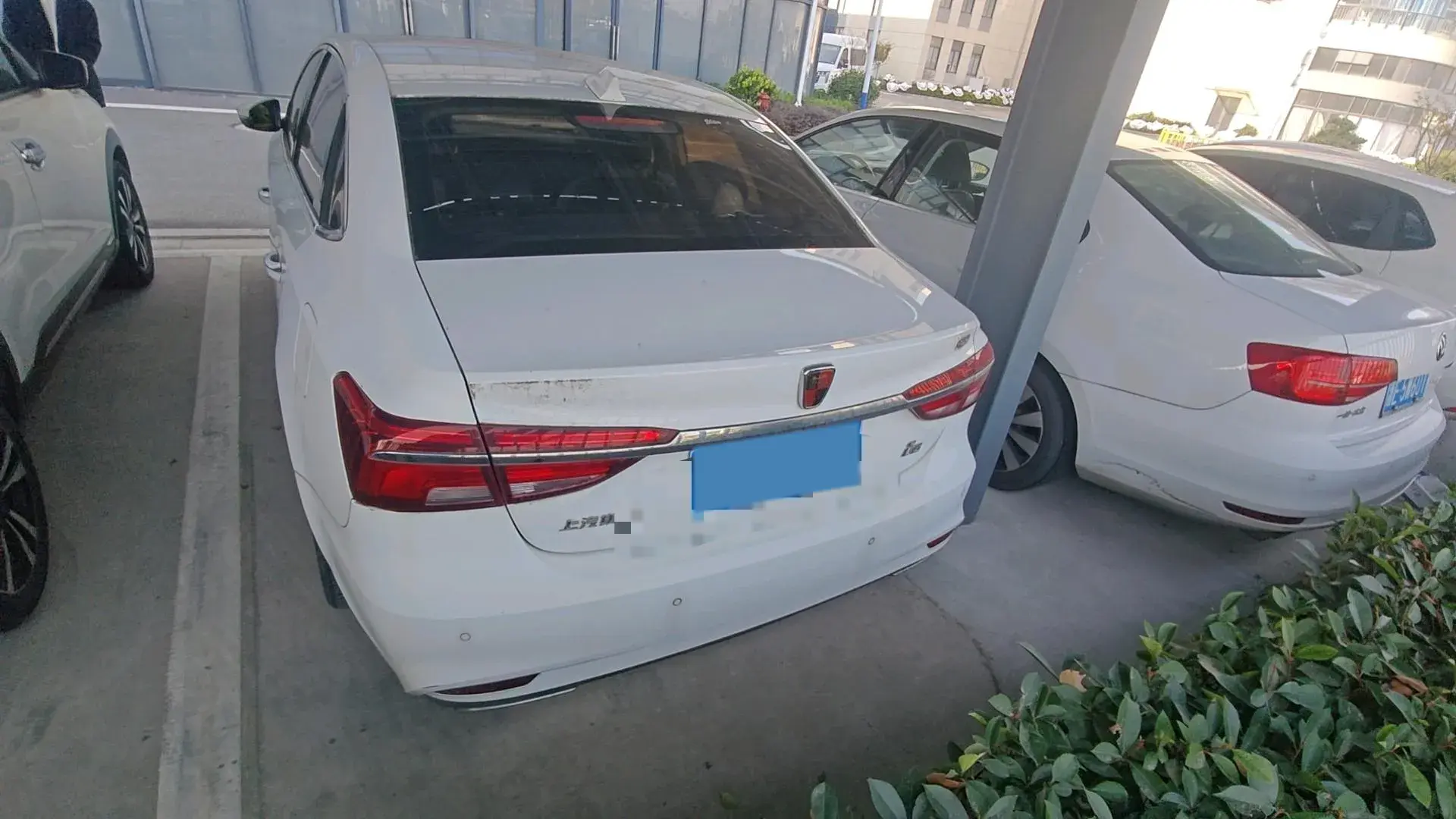 2017 ROEWE I6 thumbnail 3
