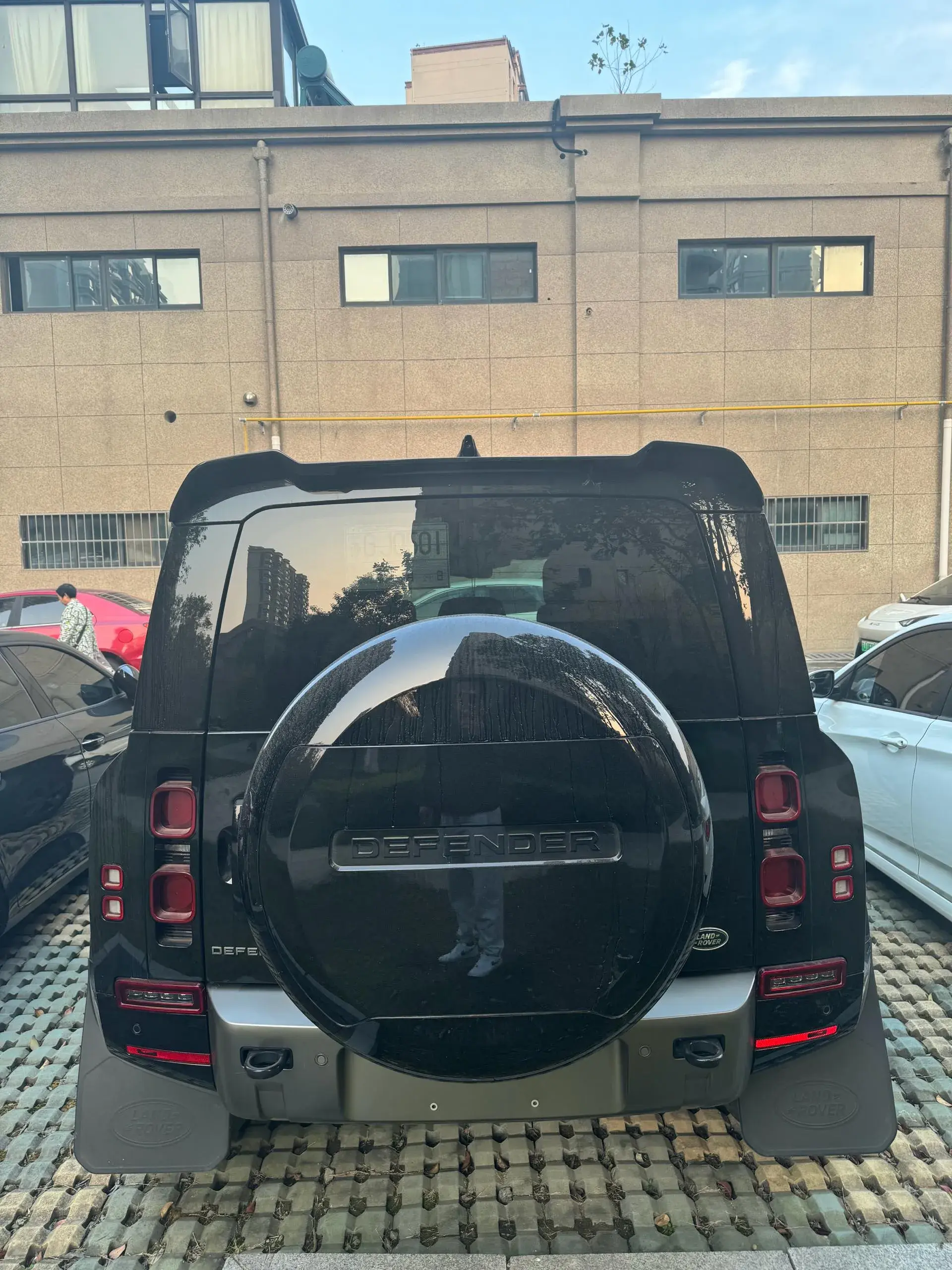 2024 LAND ROVER thumbnail 3