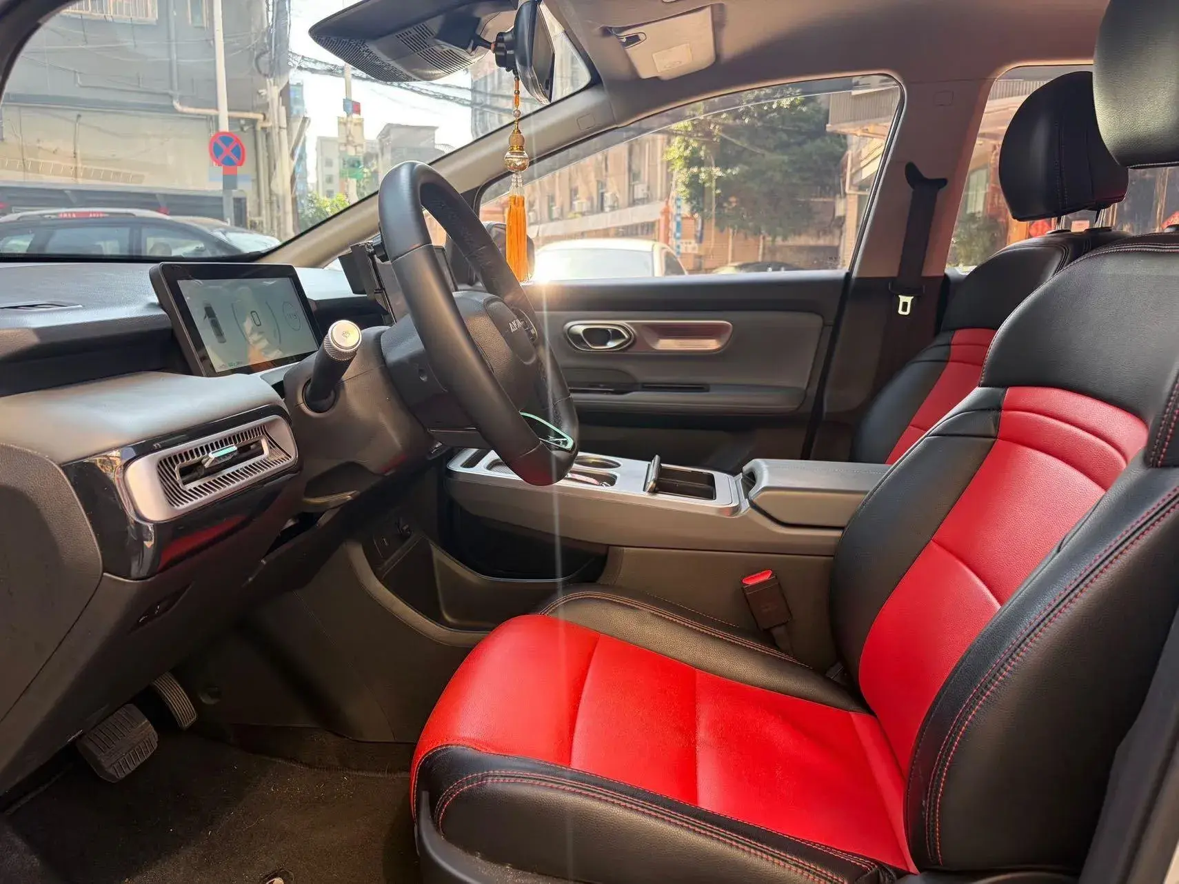 2023 AION Y thumbnail 4