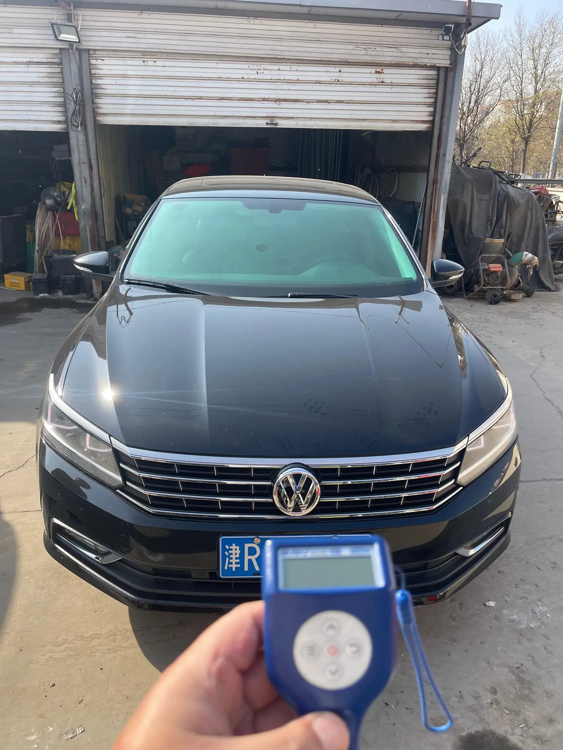 2017 VOLKSWAGEN PASSAT thumbnail 2