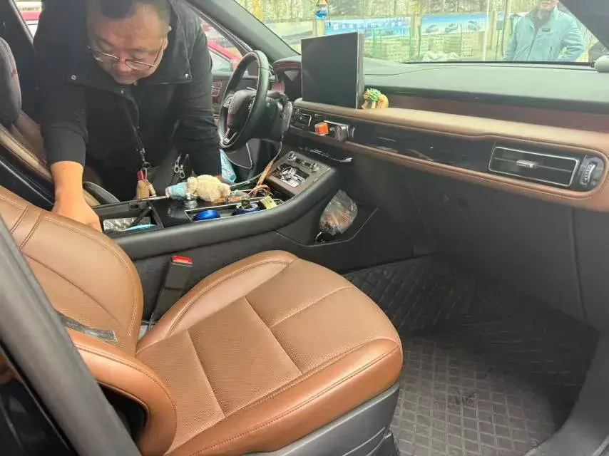 2023 LINCOLN AVIATOR thumbnail 3