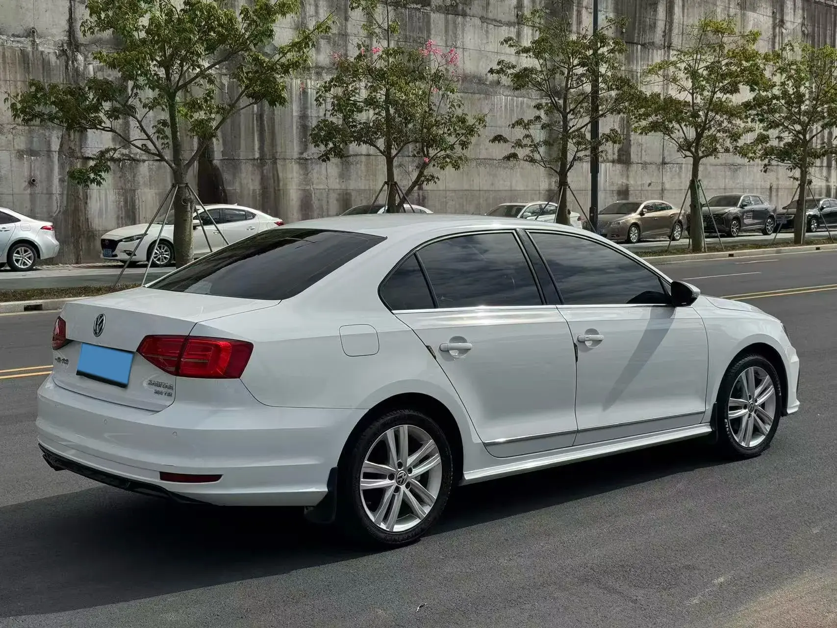 2019 VOLKSWAGEN SAGITAR thumbnail 4