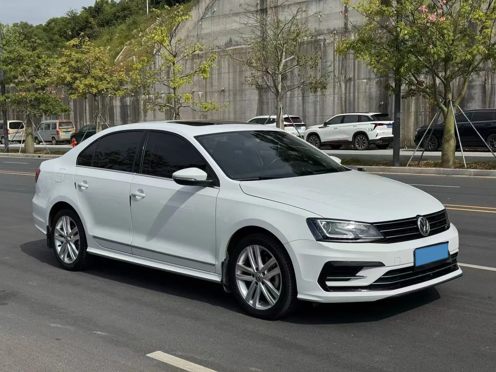 2019 VOLKSWAGEN SAGITAR thumbnail 3