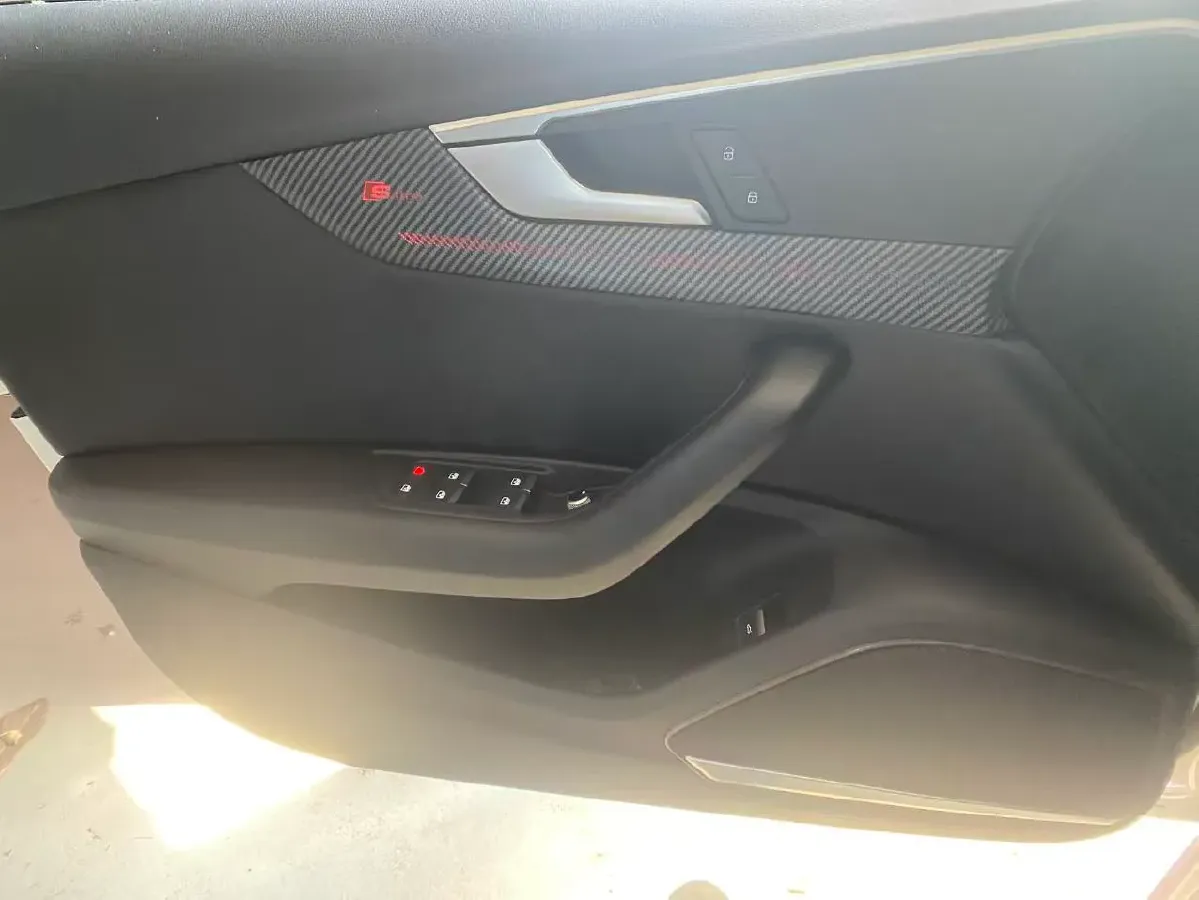 2022 Audi A4L 2.0T 190HP L4 7DCT,autocango,china used car exporter,china ev exporter,chinese used car exporter,chinese used ev exporter