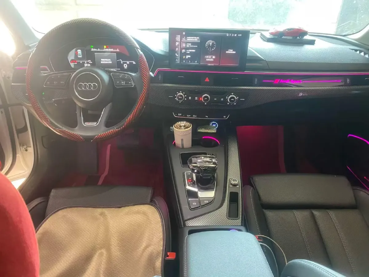 2022 Audi A4L 2.0T 190HP L4 7DCT,autocango,china used car exporter,china ev exporter,chinese used car exporter,chinese used ev exporter