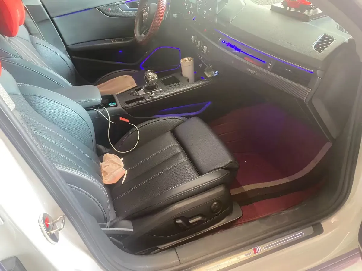 2022 Audi A4L 2.0T 190HP L4 7DCT,autocango,china used car exporter,china ev exporter,chinese used car exporter,chinese used ev exporter