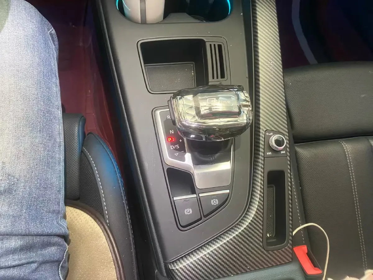 2022 Audi A4L 2.0T 190HP L4 7DCT,autocango,china used car exporter,china ev exporter,chinese used car exporter,chinese used ev exporter