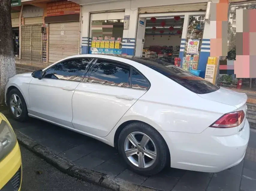 2018 VOLKSWAGEN LAMANDO thumbnail 3