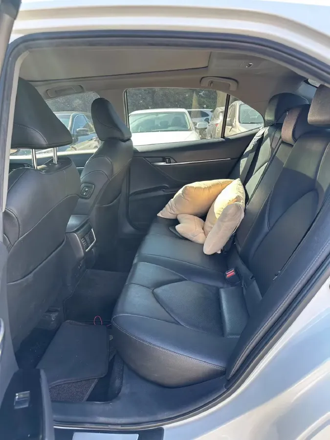 2021 Toyota Camry 2.5L 209HP L4 8AT,autocango,china used car exporter,china ev exporter,chinese used car exporter,chinese used ev exporter